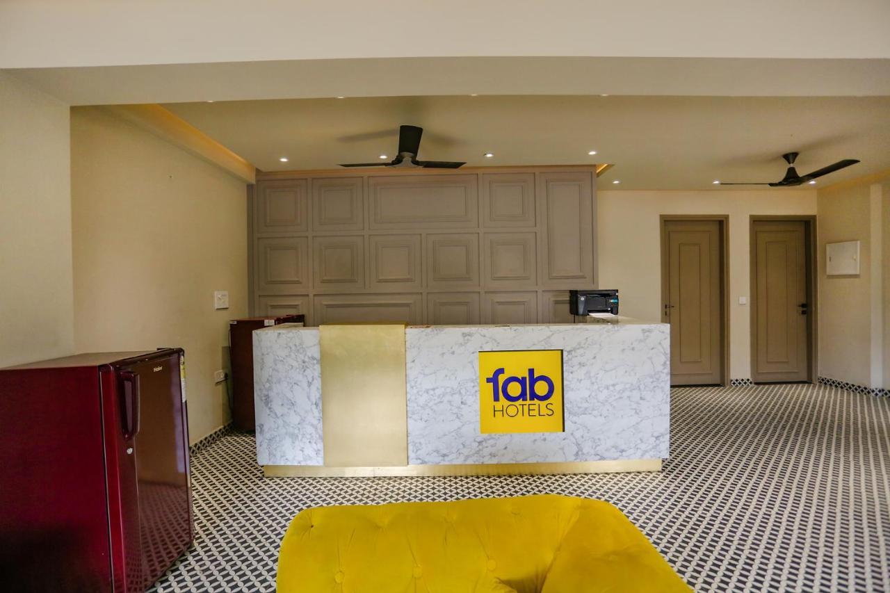 Fabhotel Clarks Suites Нойда Экстерьер фото